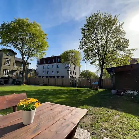 Garden Next To Telliskivi & Old Town Apartman Tallinn